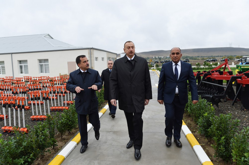 İlham Əliyev Qazaxda fermer təsərrüfatının təqdimatında