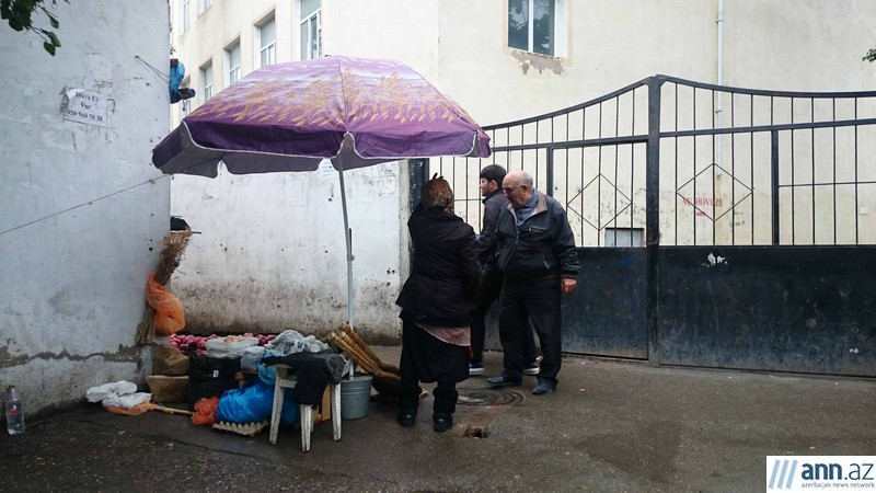 Bakıda qapısı bazara açılan məktəb - FOTOLAR