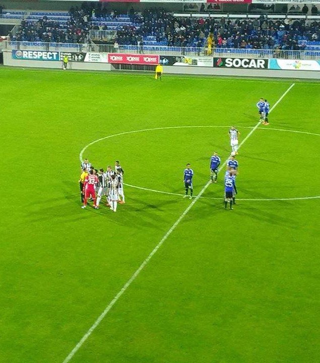 В матче «Нефтчи»-«Карабах» произошел инцидент - ВИДЕО