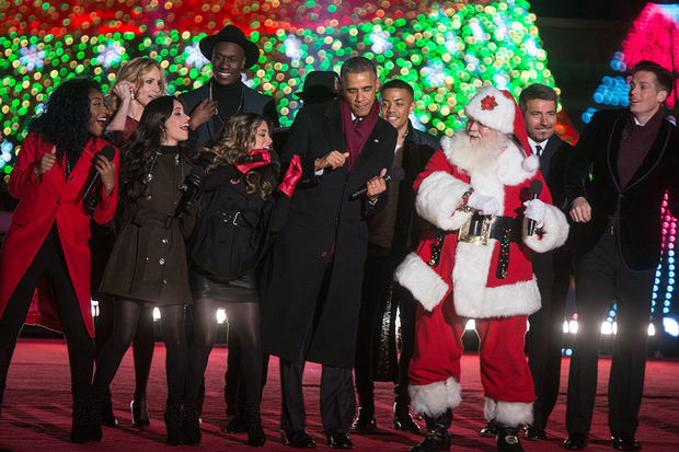 Barak Obama “Jingle Bells” mahnısını oxudu – VİDEO