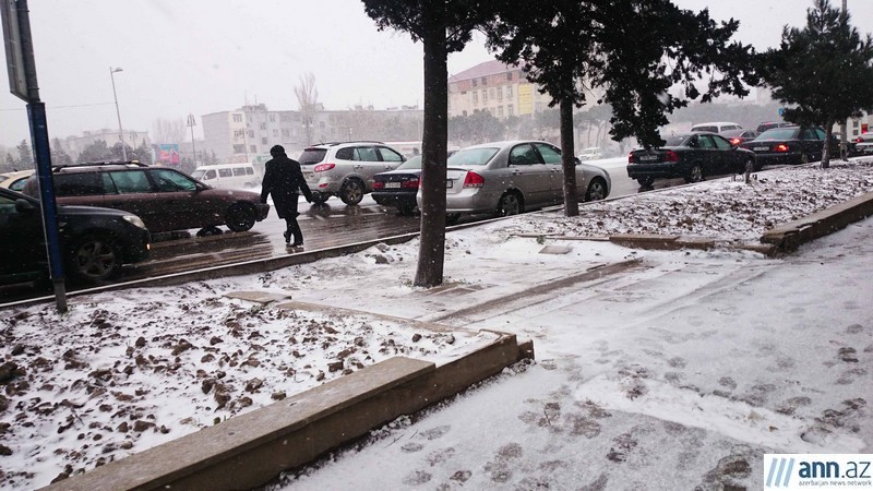 Bakıya qar yağdı - FOTOLAR