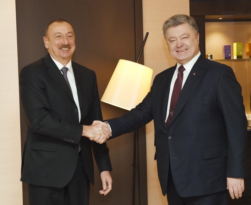 Ilham Aliyev meets Ukraine's Poroshenko