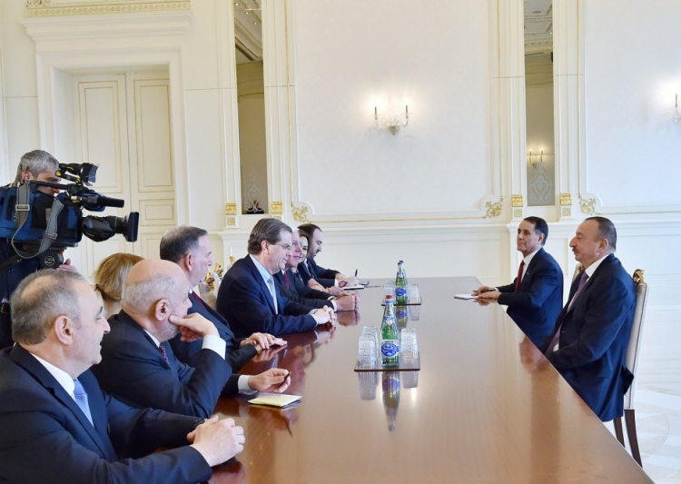 Ilham Aliyev receives delegation led by president of American Jewish Committee