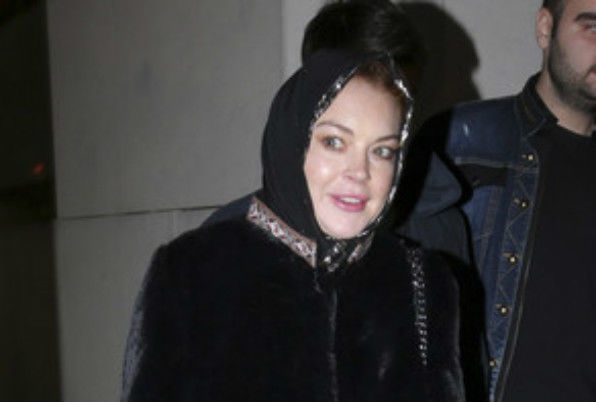 Lindsi Lohan örpək bağladığı üçün saxlanılıb