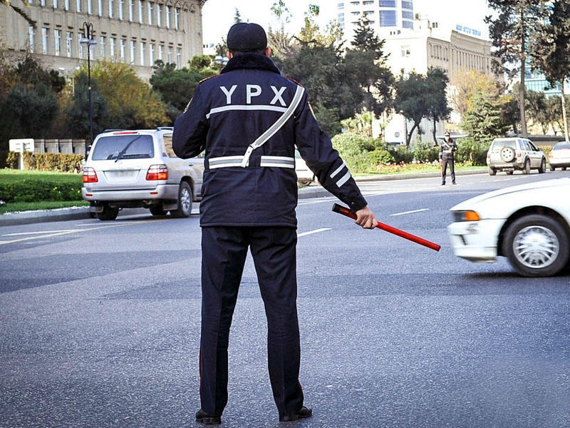 Yol polisi də sürücülər kimi cərimələnəcək