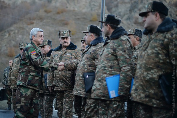 Sarkisyan ordu rəhbərliyini təcili topladı