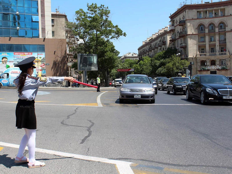 Bakı küçələrində polis uşaqlar peyda oldu - FOTO