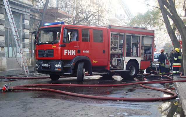 Bakıda bina yanıb - 14 nəfər təxliyyə olundu