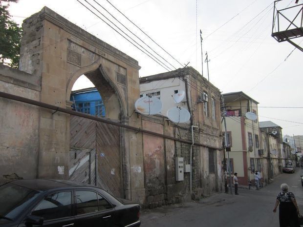 Bakıda Hacı Cavad məscidini sökən məmurlardan biri öldü