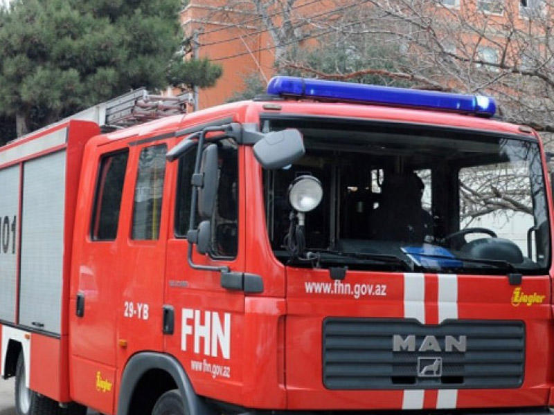 Bakıda yataqxanada yanğın: Sakinlər təxliyə olundu