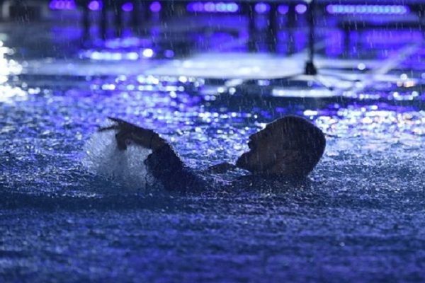 Дима Билан упал в бассейн  в Баку – ВИДЕО