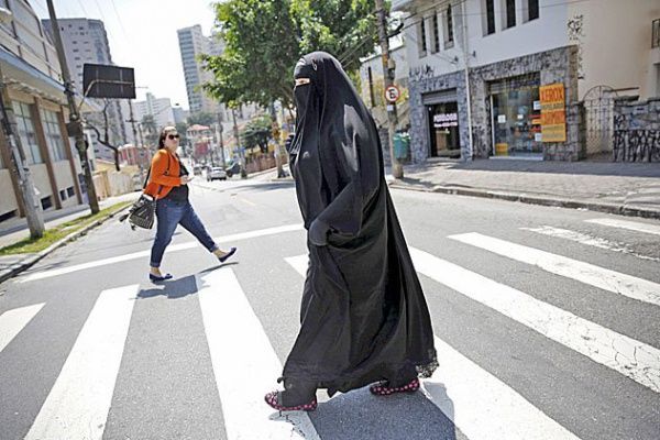 Latviyada çadraya qadağa haqqında qanun layihəsi dəstəklənib