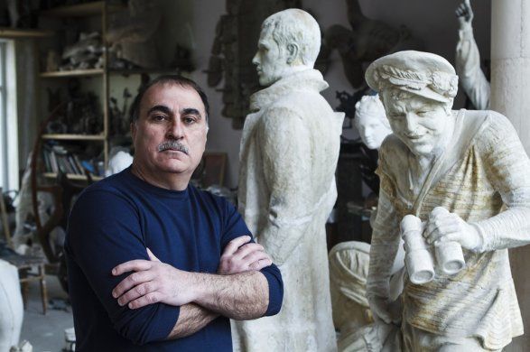 Порошенко наградил азербайджанского скульптора