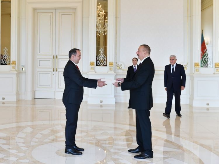 Президент принял верительные грамоты нового посла Венгрии
