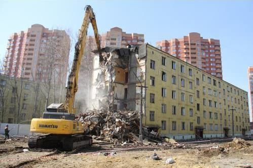 Bakının 7 rayonunda köhnə binalar sökülür