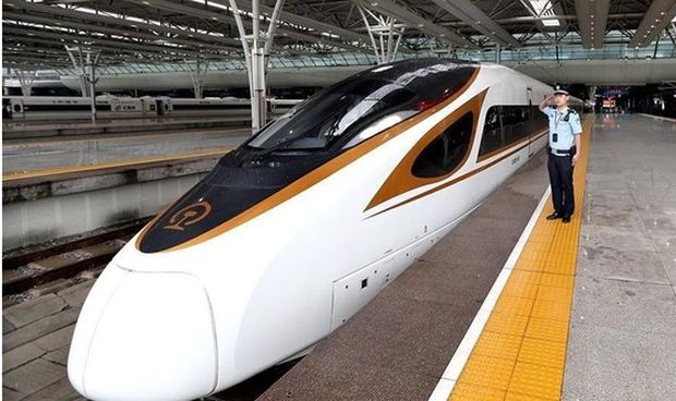 В Китае запустили самые быстрые поезда в мире