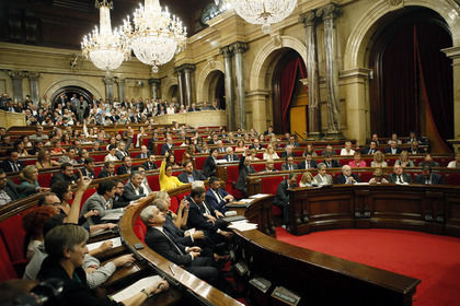В Каталонии приказали охранять парламент