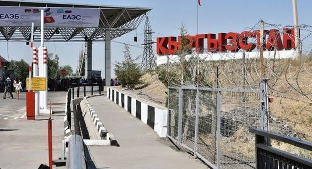Киргизия закрывает границу с Казахстаном