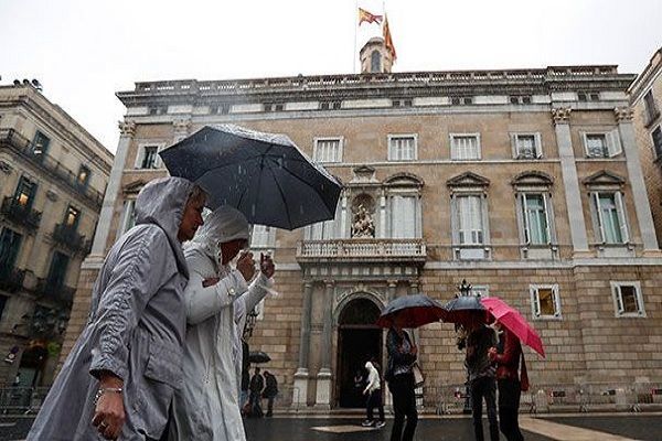 İspaniya Kataloniyanın muxtariyyət statusunu ləğv edir