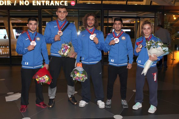 Триумфаторы чемпионата мира по дзюдо вернулись в Баку