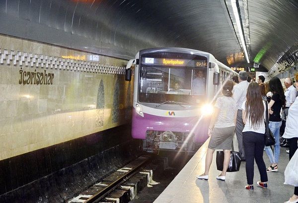 Polis metroda əməliyyat keçirdi