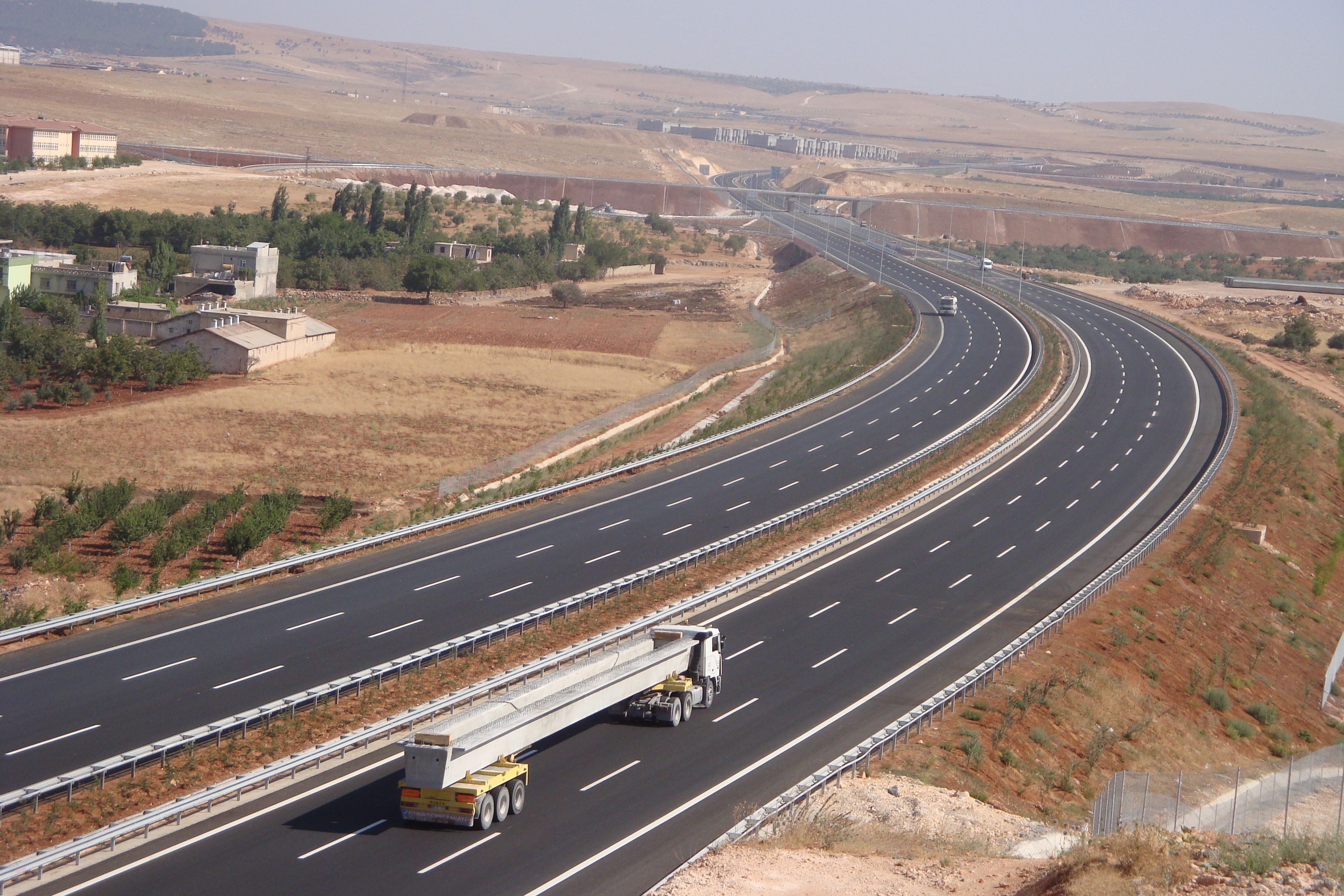 В этом году в Азербайджане обновлено около 700 км дорог