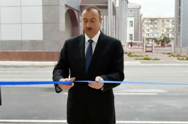 Ильхам Алиев на открытии торгового центра
