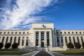 Протоколы ФРС снизили доллар