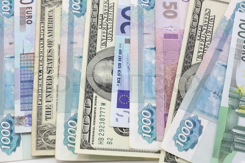 Евро и рубль продолжают дорожать