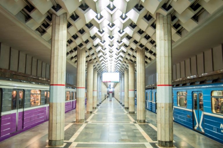 В Бакинском метро произошло самоубийство