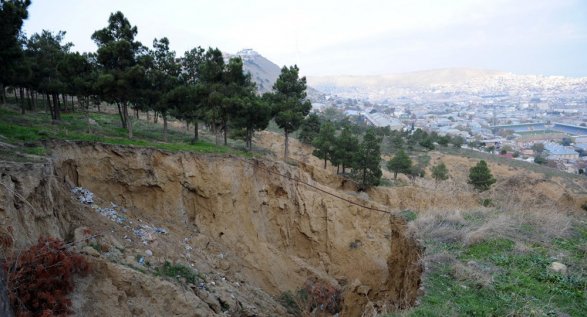 Оползни в Баку: геолог обвиняет чиновников