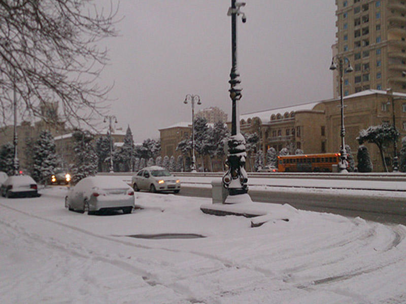 Сегодня вечером в Баку ожидается  снег
