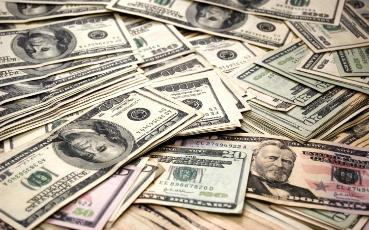 Доллар торгуется на минимальных уровнях с 2015 года