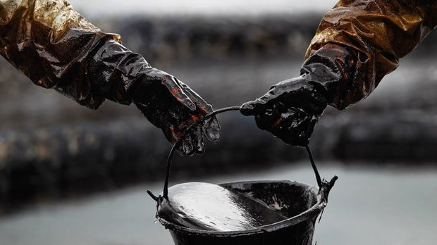 Азербайджан сократил добычу нефти и газа