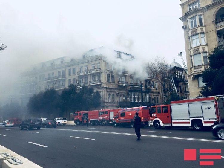 Пожар в жилом здании в Баку потушен