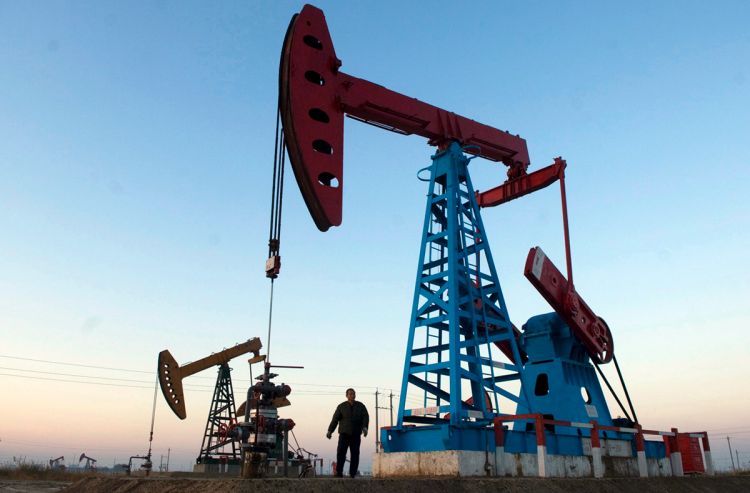 Azerbaijani oil price falls