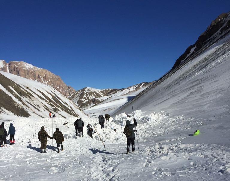 Турецкие специалисты остановили поиски альпинистов
