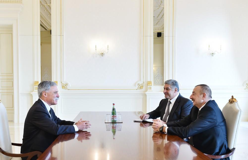 Ильхам Алиев встретился с Чейзом Кэри - ФОТО