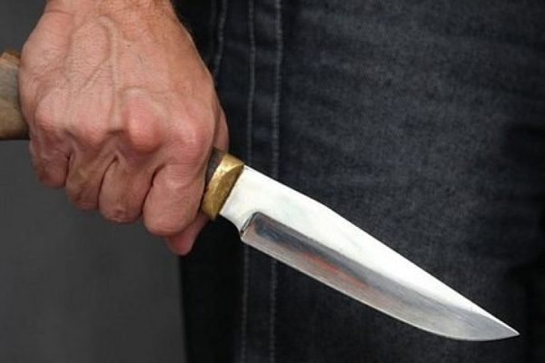 В Баку молодой парень получил ножевое ранение