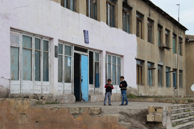 Azərbaycanın cəbhə bölgələrində unudulan sağlamlıq imkanları məhdud uşaqlar