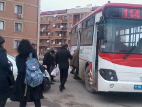 Bakı yollarında sıxlıq var - Avtobuslar gecikir