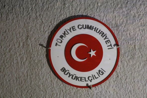 Türkiyənin Danimarkadakı səfirliyi hücuma məruz qalıb – FOTO