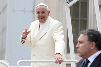 Папа Римский пристыдил любителей крестов