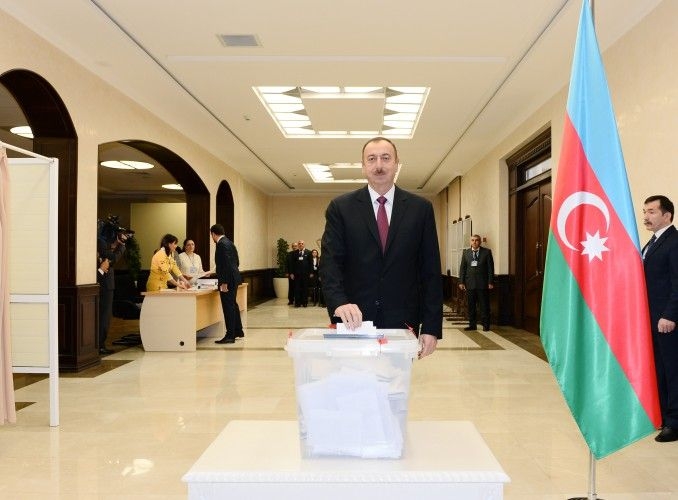 Президент Азербайджана проголосовал на выборах