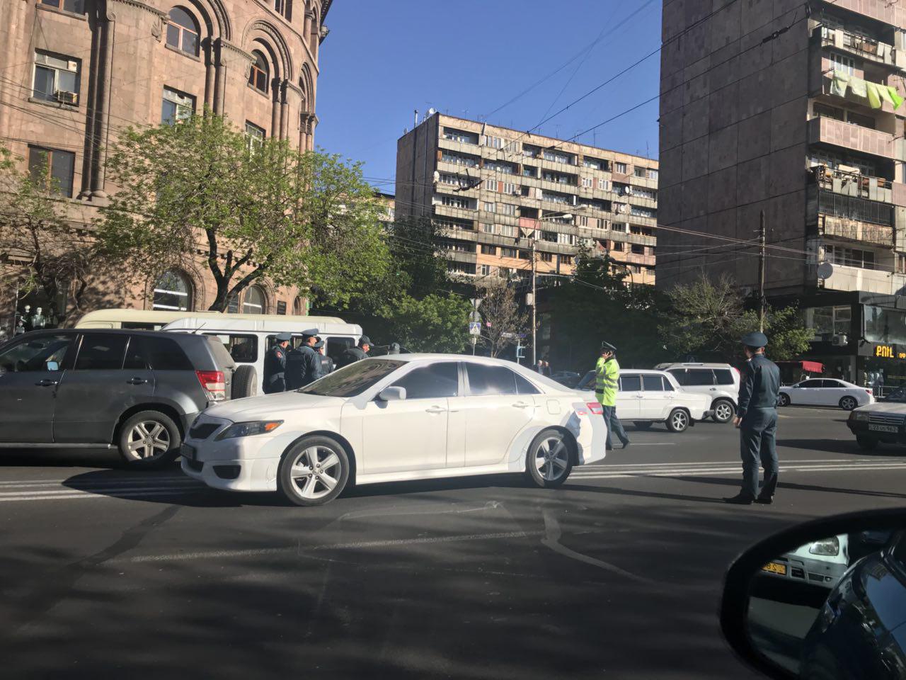 В Ереване между полицейскими и студентами произошло столкновение