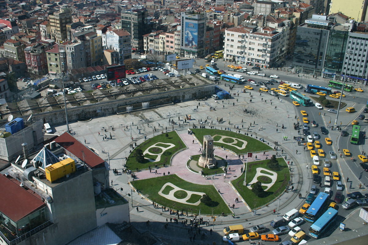 В Стамбуле перекрыли площадь Таксим
