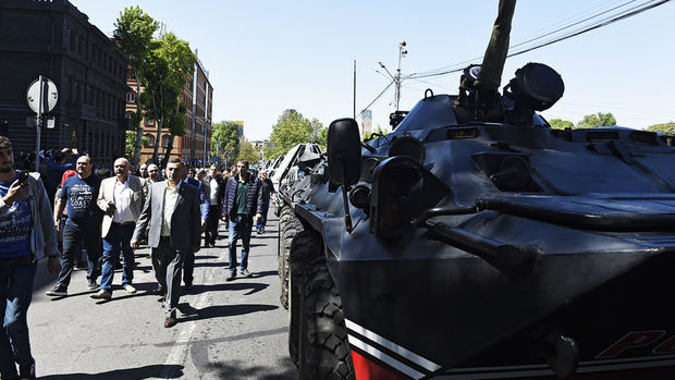 Хаос в Ереване: стягивается живая сила и спецтехника - ФОТО