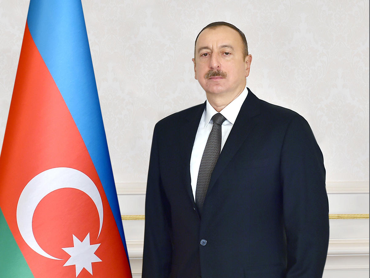 Президент на международной выставке в Баку