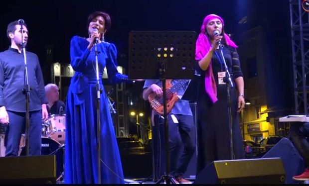 Азербайджанка спела с армянами «Сары гялин»