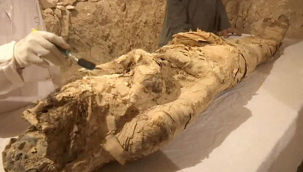 Сенсационная находка археологов - почти живая мумия